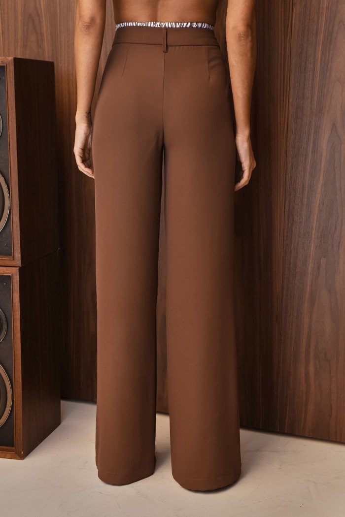 CONJUNTO NOVA YORK BLAZER E CALÇA CÓS LISTRADO - CHOCOLATE