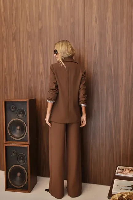 CONJUNTO NOVA YORK BLAZER E CALÇA CÓS LISTRADO - CHOCOLATE