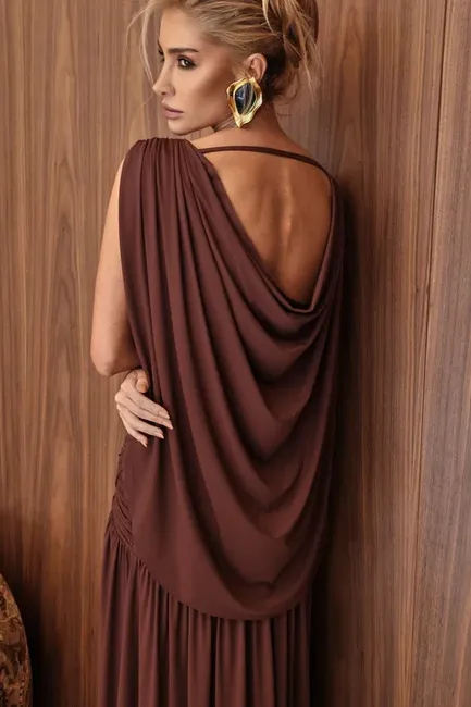 VESTIDO LAILA LONGO CAUDA COSTAS - MARROM