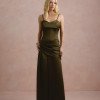 VESTIDO DE FESTA NICOLE DECOTE CORAÇÃO - VERDE OLIVA