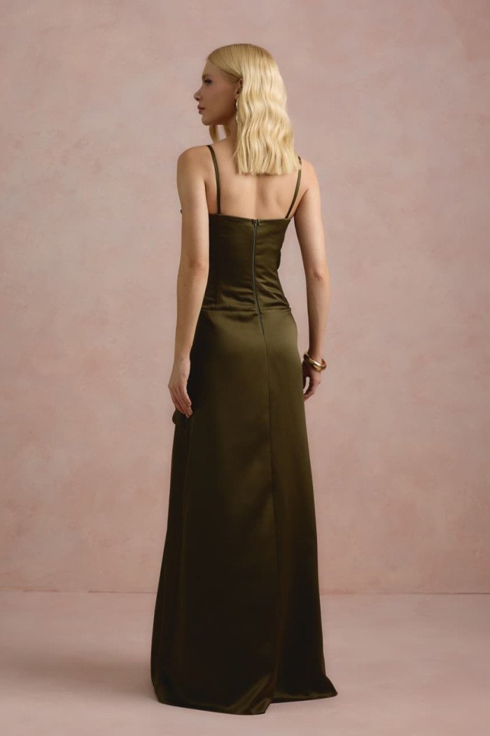 VESTIDO DE FESTA NICOLE DECOTE CORAÇÃO - VERDE OLIVA