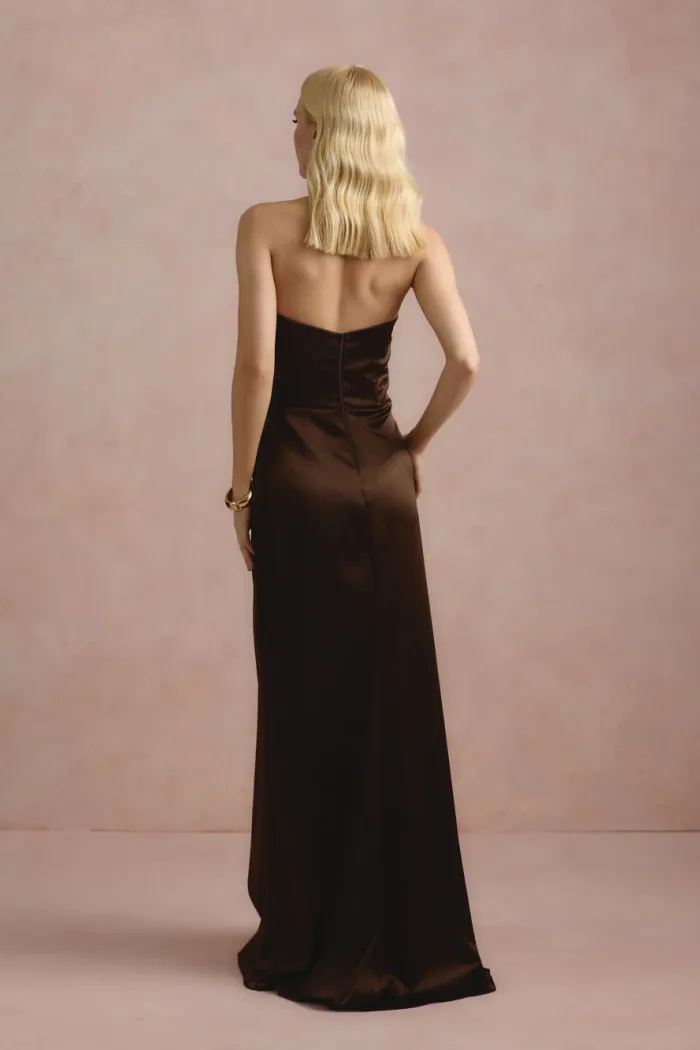 VESTIDO DE FESTA ITÁLIA T.Q.C PREGAS CINTURA - MARROM