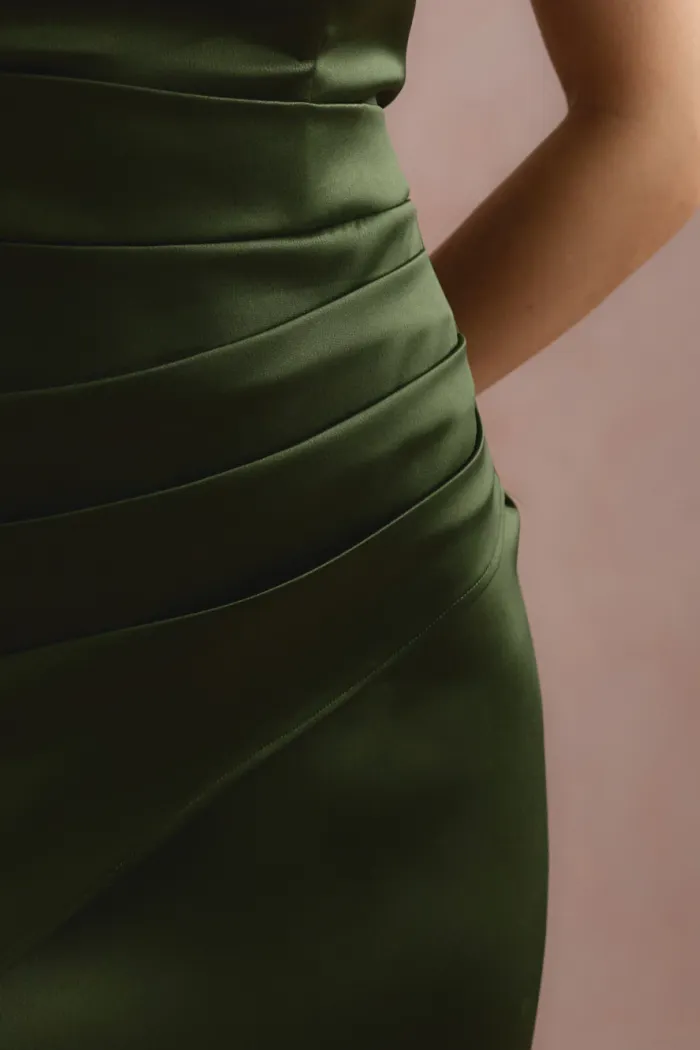 VESTIDO DE FESTA ITÁLIA T.Q.C PREGAS CINTURA - VERDE OLIVA