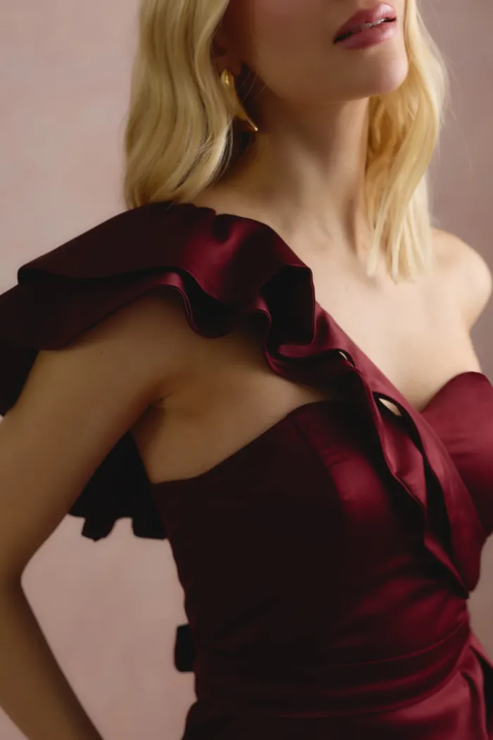 VESTIDO DE FESTA LUCY CREPE ACETINADO UM OMBRO - MARSALA