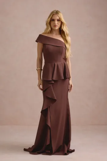 VESTIDO DE FESTA LORENA BABADOS UM OMBRO - MARROM