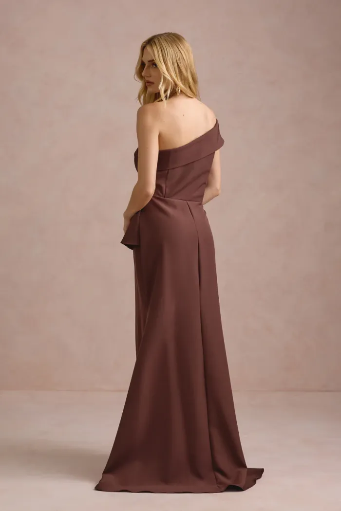 VESTIDO DE FESTA LORENA BABADOS UM OMBRO - MARROM