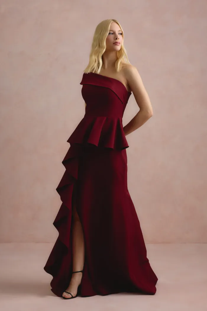 VESTIDO DE FESTA LORENA BABADOS UM OMBRO - MARSALA