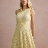 VESTIDO MARILYN RENDA UM OMBRO COM CAPA - AMARELO MANTEIGA