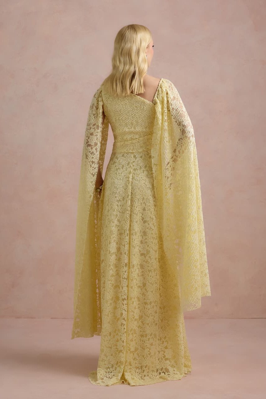 VESTIDO MARILYN RENDA UM OMBRO COM CAPA - AMARELO MANTEIGA