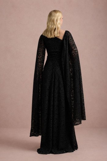 VESTIDO MARILYN RENDA UM OMBRO COM CAPA - PRETO