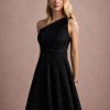 VESTIDO MARILYN RENDA UM OMBRO COM CAPA - PRETO