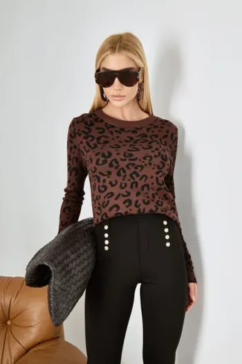 BLUSA TRICÔ ANIMAL PRINT - MARROM