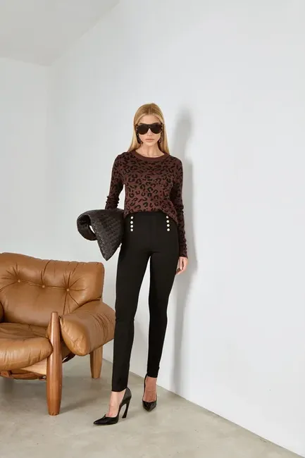 BLUSA TRICÔ ANIMAL PRINT - MARROM