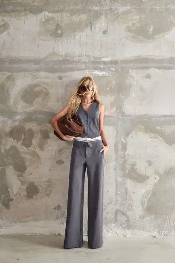 CONJUNTO COLETE E CALÇA RISCA DE GIZ MARCELA - CINZA