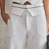 CONJUNTO COLETE E CALÇA RISCA DE GIZ MARCELA - OFF WHITE