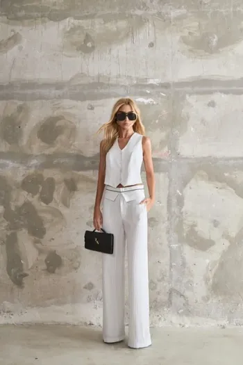 CONJUNTO COLETE E CALÇA RISCA DE GIZ MARCELA - OFF WHITE