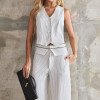 CONJUNTO COLETE E CALÇA RISCA DE GIZ MARCELA - OFF WHITE