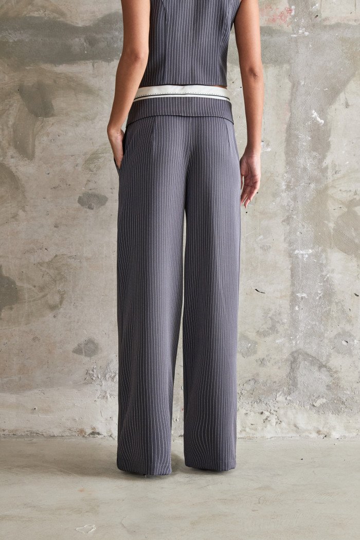 CONJUNTO COLETE E CALÇA RISCA DE GIZ MARCELA - CINZA