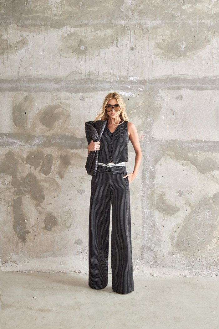 CONJUNTO COLETE E CALÇA RISCA DE GIZ MARCELA - PRETO