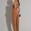 CALÇA MISS ALFAIATARIA BOTÃO FORRADO - CARAMELO