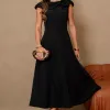 VESTIDO HILDA MIDI DETALHE FLOR - PRETO