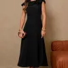 VESTIDO HILDA MIDI DETALHE FLOR - PRETO