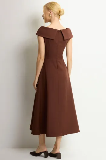 VESTIDO HILDA MIDI DETALHE FLOR - MARROM