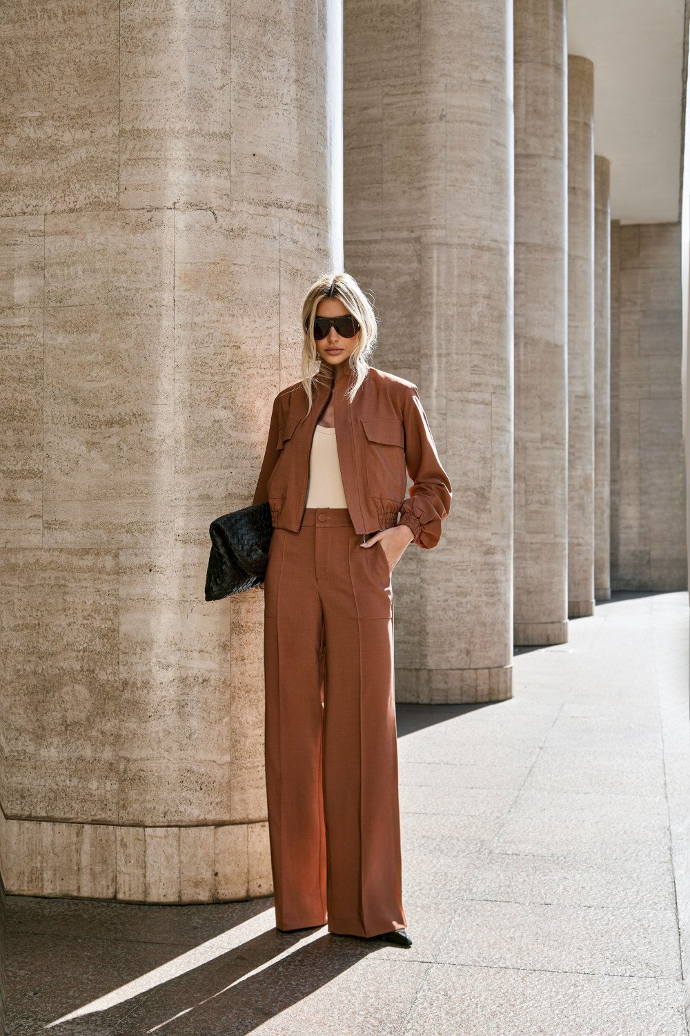 CONJUNTO BERLIM BOMBER CALÇA ALFAIATARIA - CAMEL
