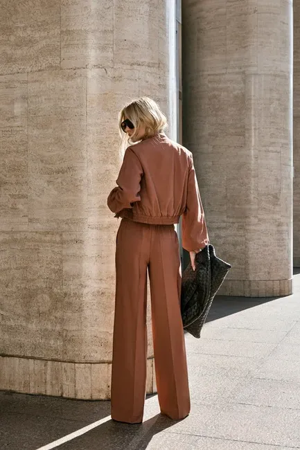 CONJUNTO BERLIM BOMBER CALÇA ALFAIATARIA - CAMEL