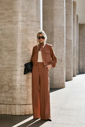 CONJUNTO BERLIM BOMBER CALÇA ALFAIATARIA - CAMEL