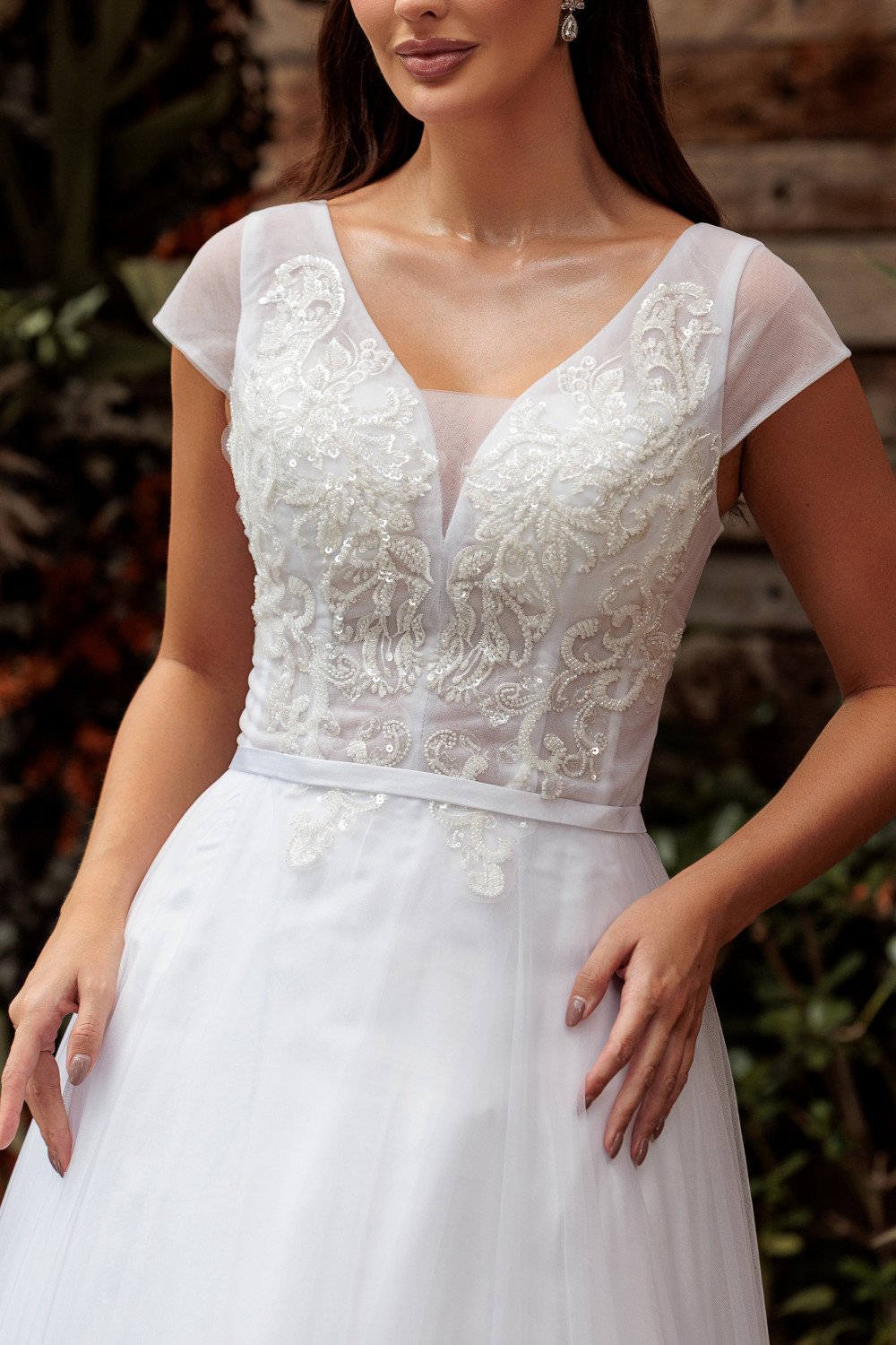 VESTIDO LUANA TULE BORDADO DECOTE V NOIVINHAS - BRANCO
