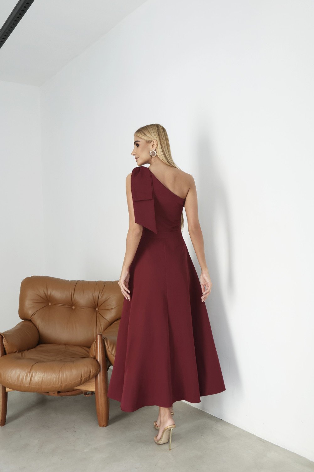 VESTIDO GLÁUCIA UM OMBRO COM LAÇO - VINHO