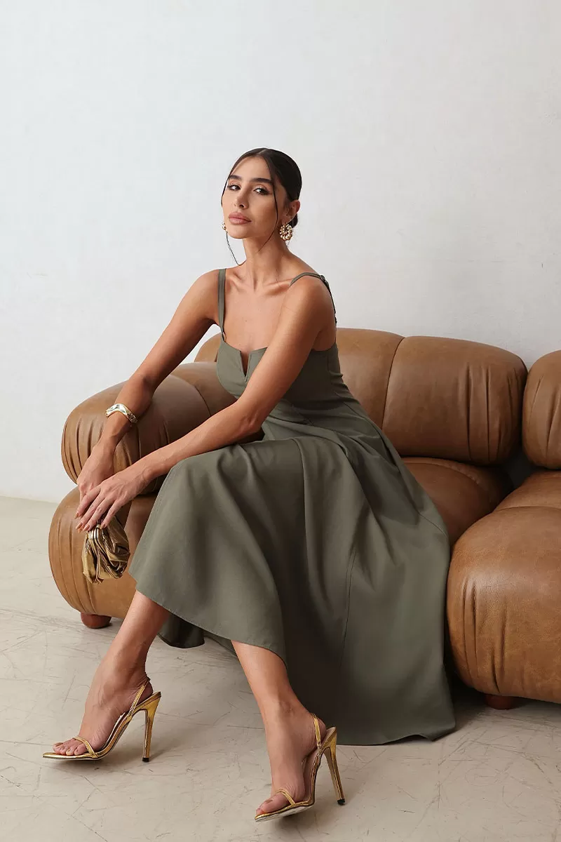 VESTIDO CAROL DECOTE V COM ALÇAS - VERDE MUSGO