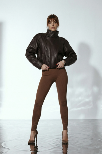 JAQUETA STELLA BOMBER COURO ECO GLAMOROUS - MARROM