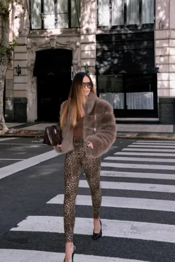 CASACO DE PELOS IRLANDA DETALHE COURINO - CAKI