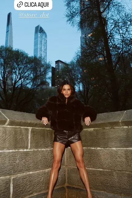 CASACO DE PELOS IRLANDA DETALHE COURINO - CAFÉ