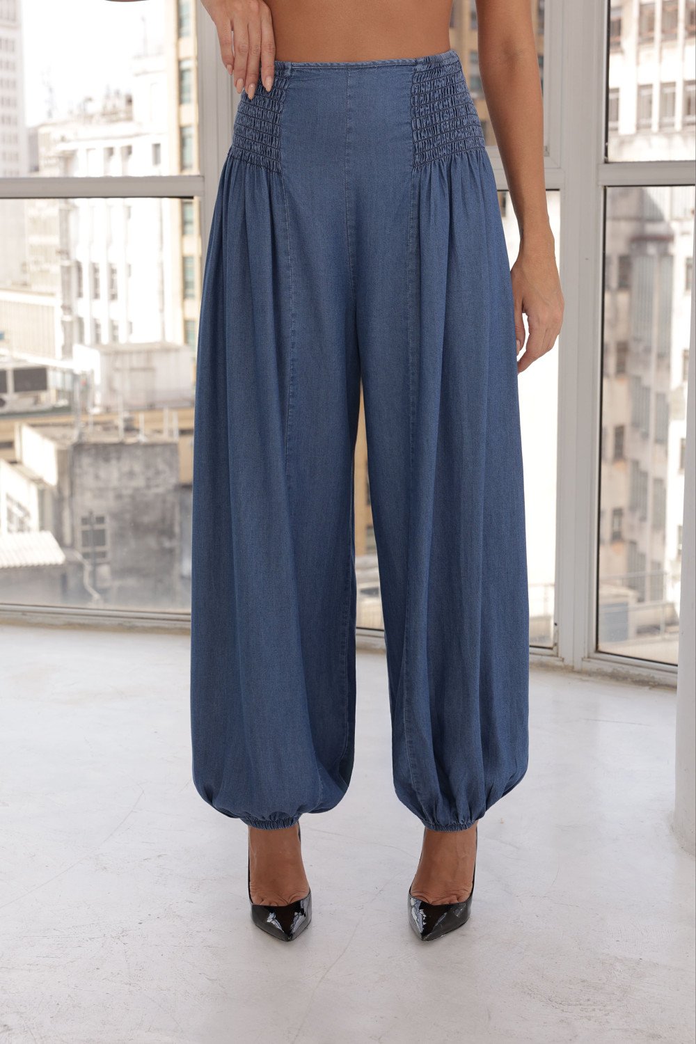 CALÇA JULLY ALADIM JEANS CHAMBRÉ - AZUL CLARO