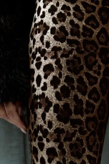 CALÇA SARA LEGGIN ANIMAL PRINT - MARROM ESCURO