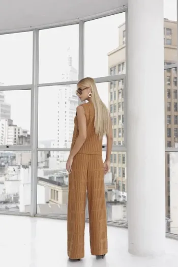 CONJUNTO ADELE REGATA E CALÇA TRICÔ - BISCUIT