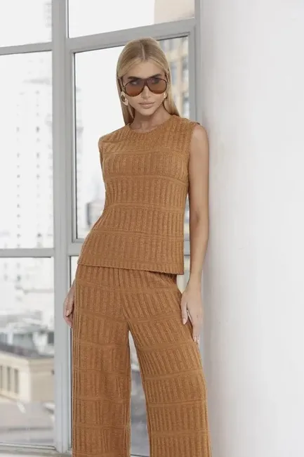 CONJUNTO ADELE REGATA E CALÇA TRICÔ - BISCUIT