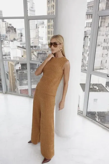 CONJUNTO ADELE REGATA E CALÇA TRICÔ - BISCUIT