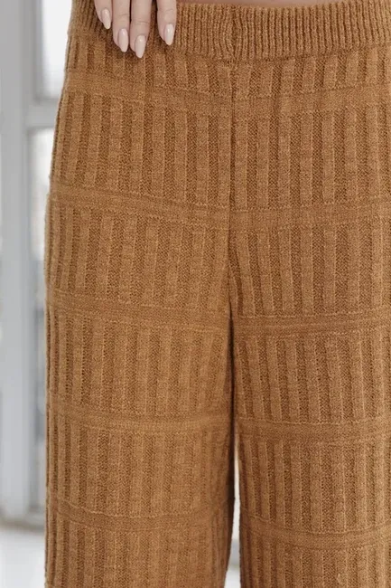 CONJUNTO ADELE REGATA E CALÇA TRICÔ - BISCUIT