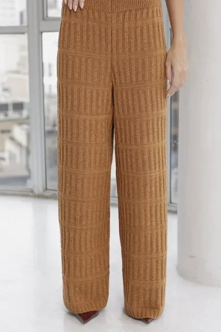 CONJUNTO ADELE REGATA E CALÇA TRICÔ - BISCUIT