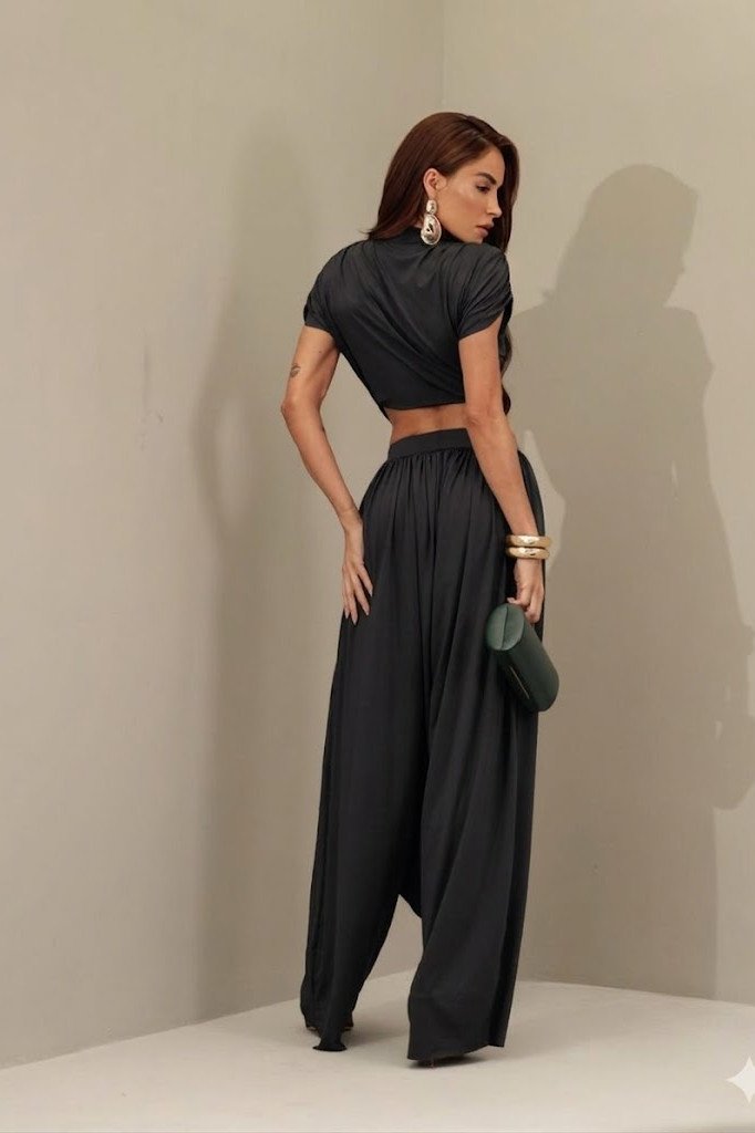 CONJUNTO RENATA CALÇA E BLUSA CROPPED OMBREIRAS - PRETO