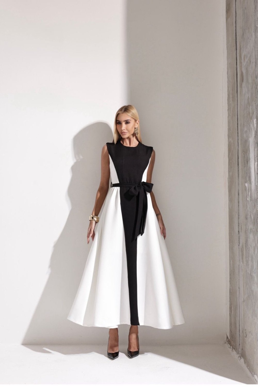 VESTIDO DUAL BICOLOR MIDI EVASÊ - BRANCO COM PRETO