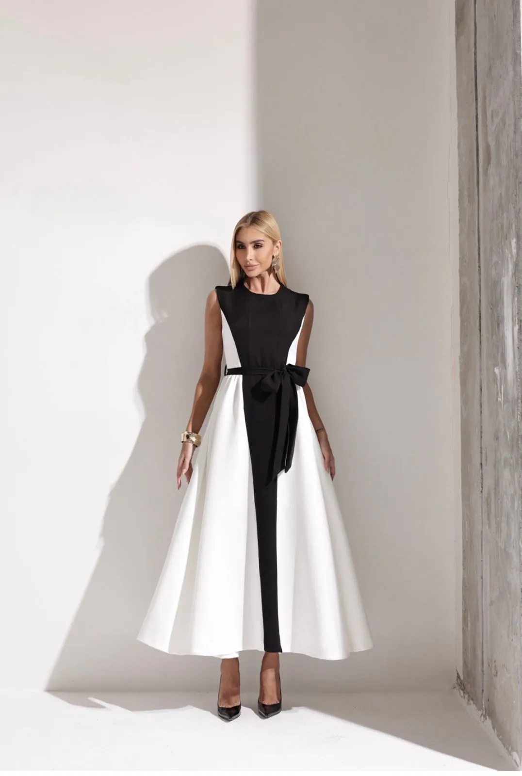 vestido bicolor preto e branco