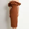 VESTIDO OMBRO A OMBRO MIDI BABADOS PATY - MARROM