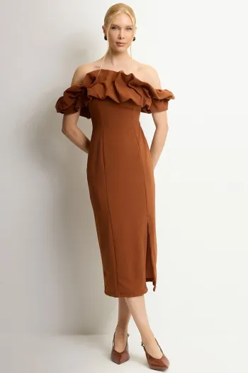 VESTIDO OMBRO A OMBRO MIDI BABADOS PATY - MARROM