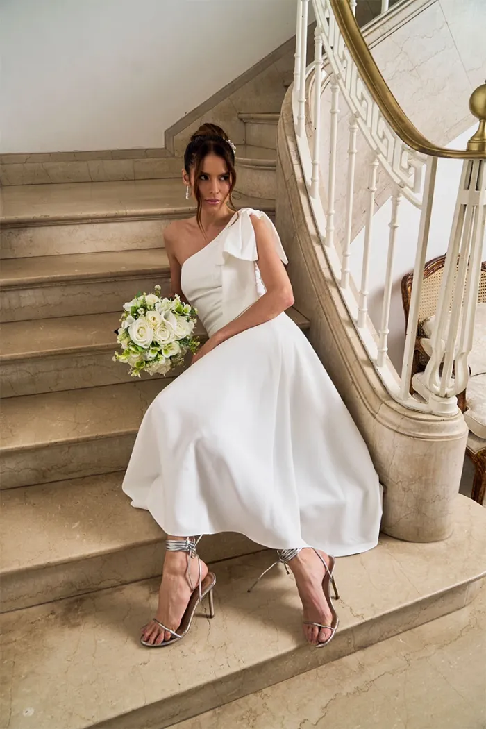 VESTIDO GLÁUCIA UM OMBRO COM LAÇO - OFF WHITE