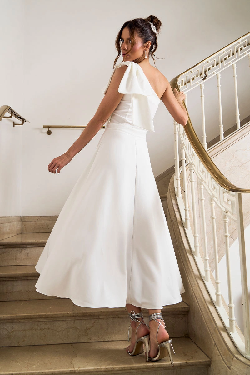 VESTIDO GLÁUCIA UM OMBRO COM LAÇO - OFF WHITE